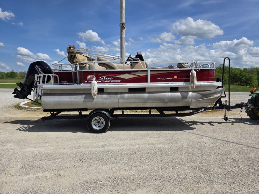 2019 Suntracker Bass Buggy 18 DLX