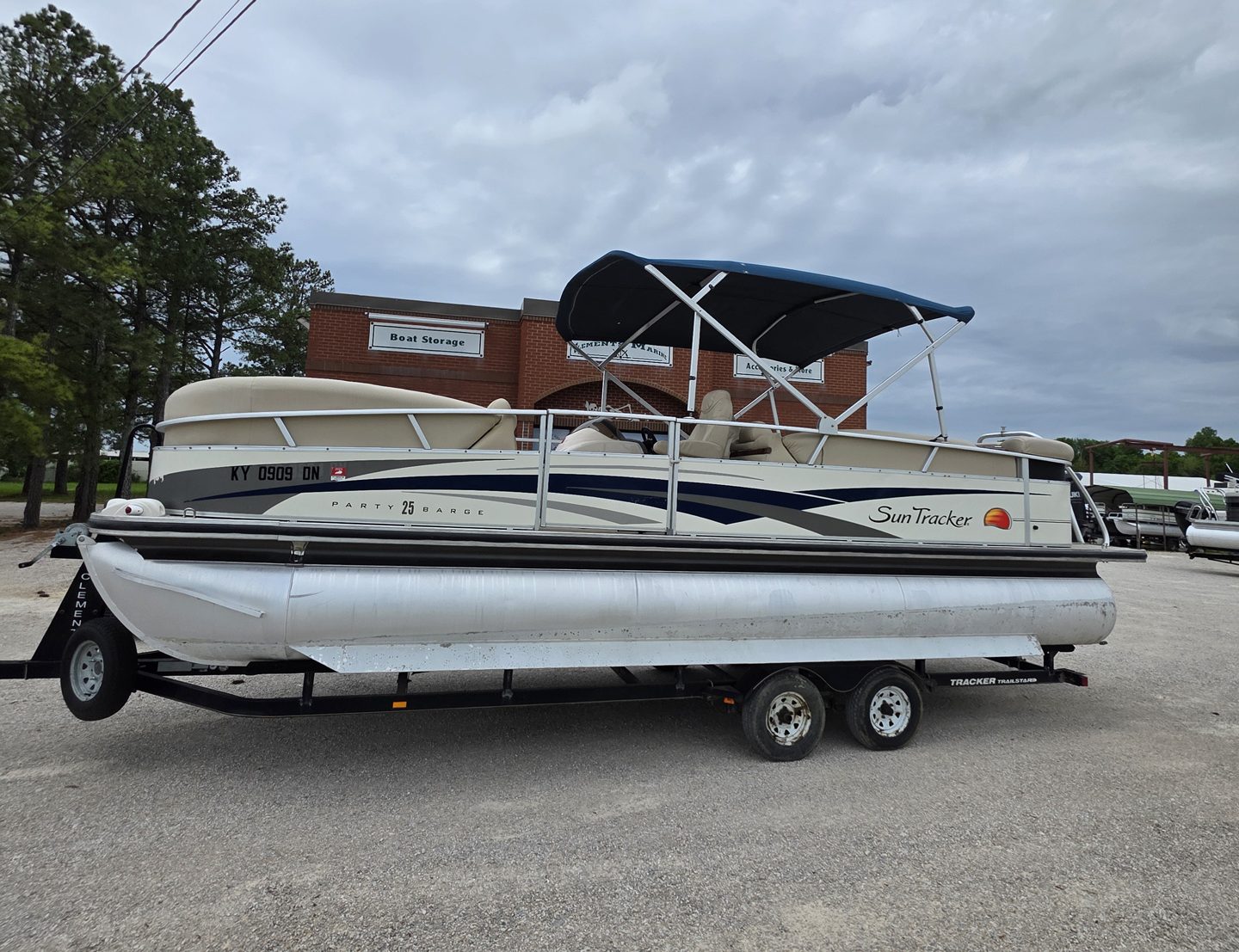 2008 Suntracker Party Barge 25