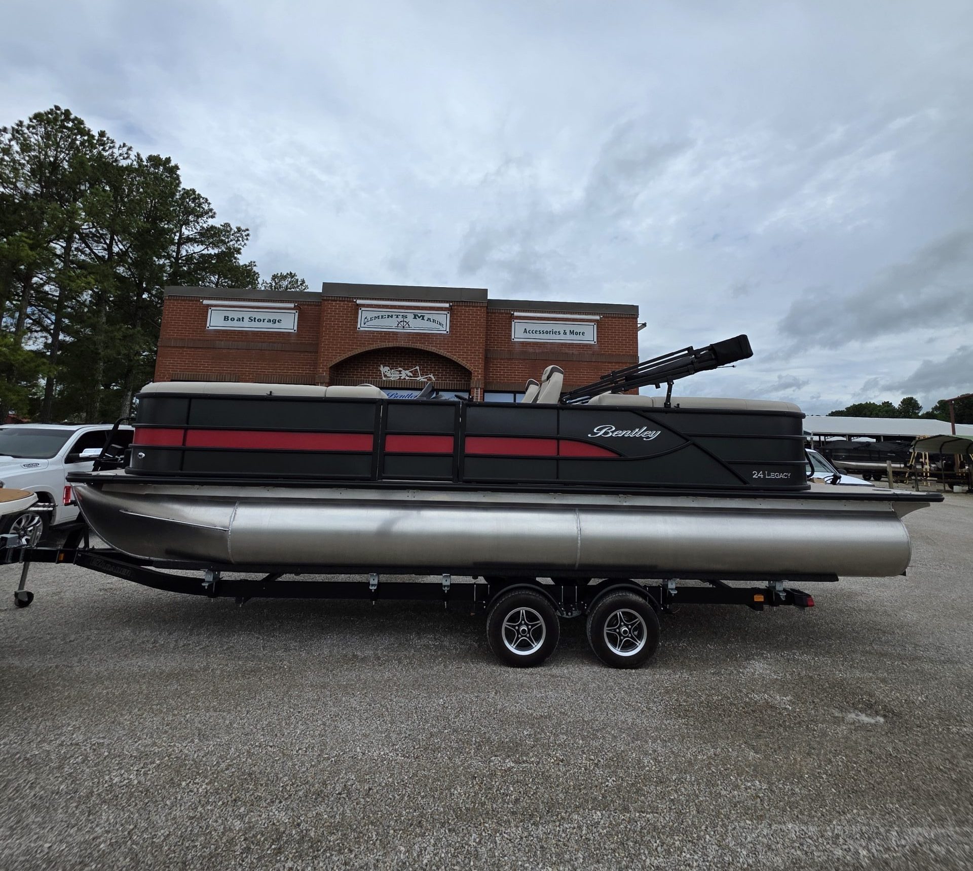 2025 Bentley Legacy 243 Navigator