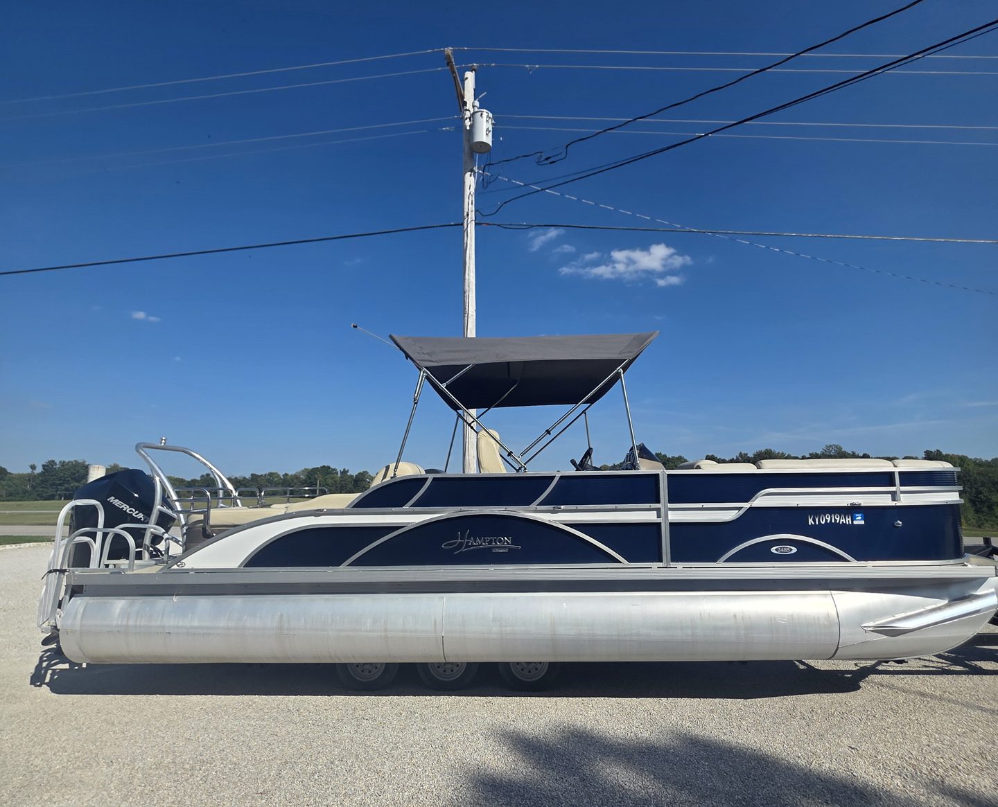 2019 Hampton 2485 Tritoon